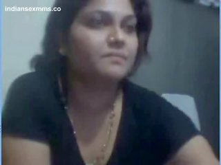 Desi aunty Nude on Webcam Showing her Big BOobs & Pussy Mms