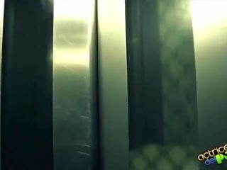 LARA Y SU MINI Atrapados en el ascensor