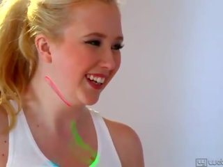 Charming teen friends Samantha Rone and Taylor Reed <span class=duration>- 5 min</span>